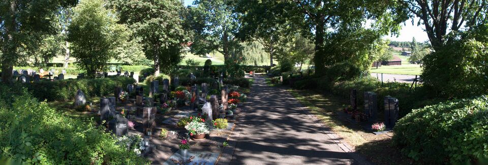 Datei:2023-09-05 Altburg Friedhofsansicht 112°.jpg