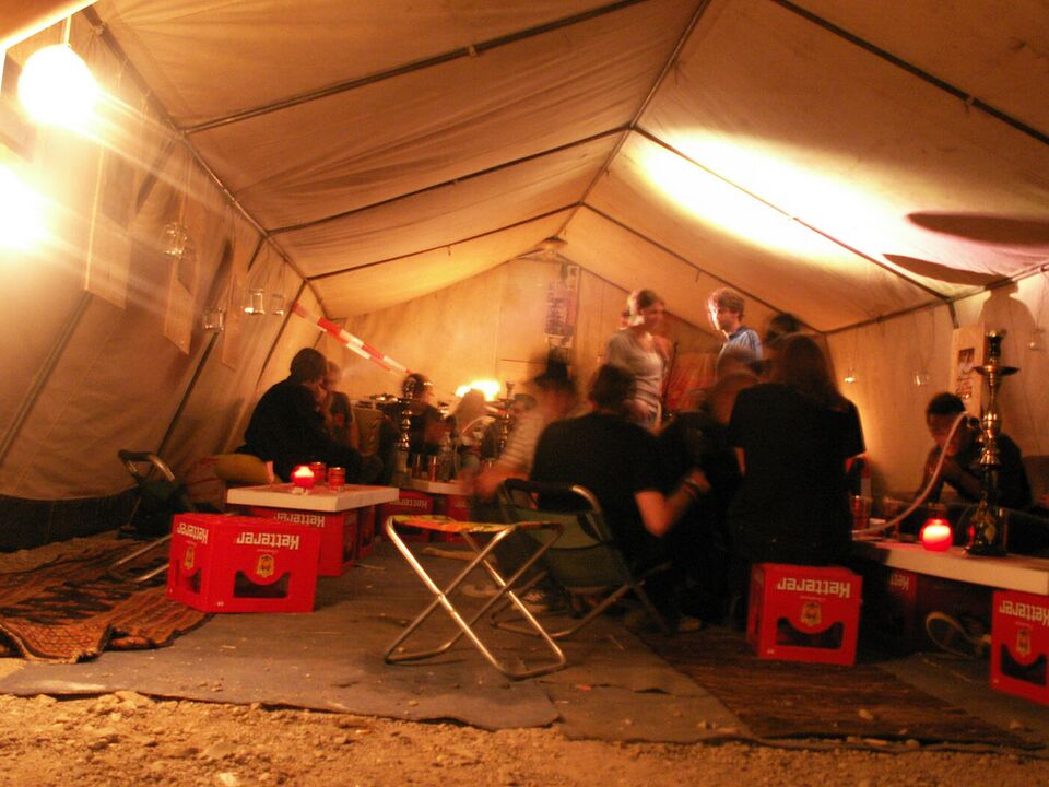 Datei:Shishazelt.jpg