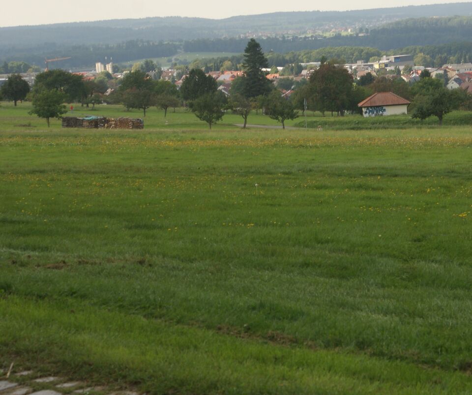 Datei:Blick über Segeflufplatz.JPG