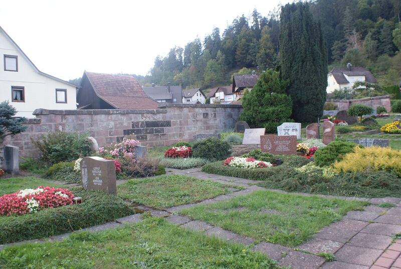 Datei:Friedhof Enzklösterle Mauer linkslinks.jpg