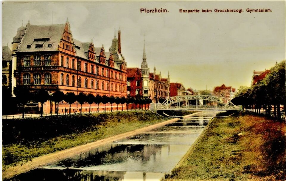 Datei:Großherzogliches Gymnasium, genannt Reuchlin-Gymnasium, eingeweiht am 9. 2. 1905, Entwurf Bezirksbauinspektor Heinrich Henz.jpg