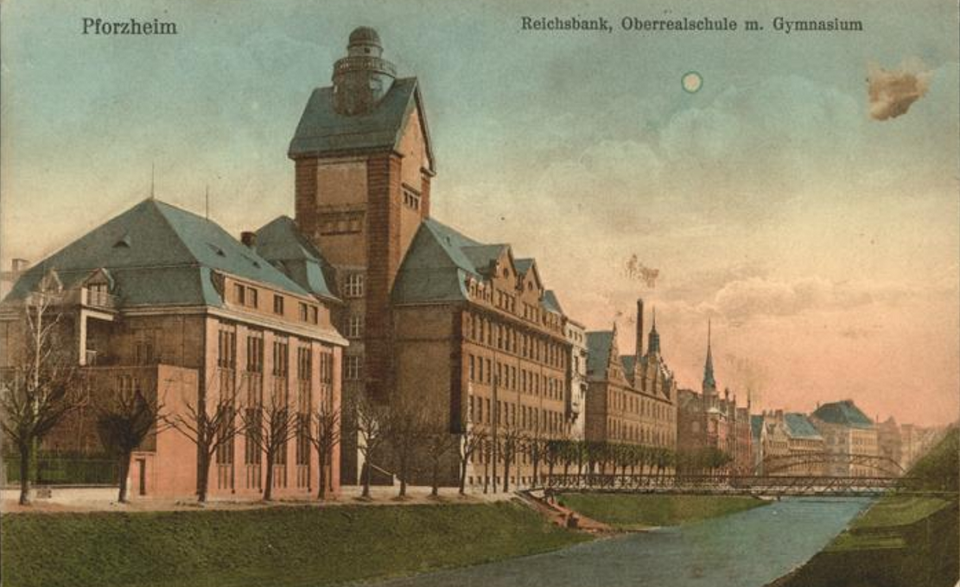 Datei:Pforzheim, Alte Reichsbankfiliale, Alte Friedrich-Oberrealschule, Altes Reuchlin-Gymnasium, Doubléfabrik Fr. Kammerer (v.l.n.r).png