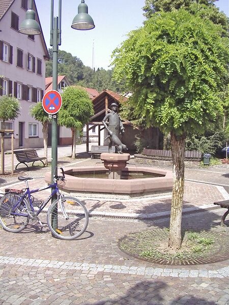 Datei:Altensteig-Brunnen-Rosenstrasse.jpg