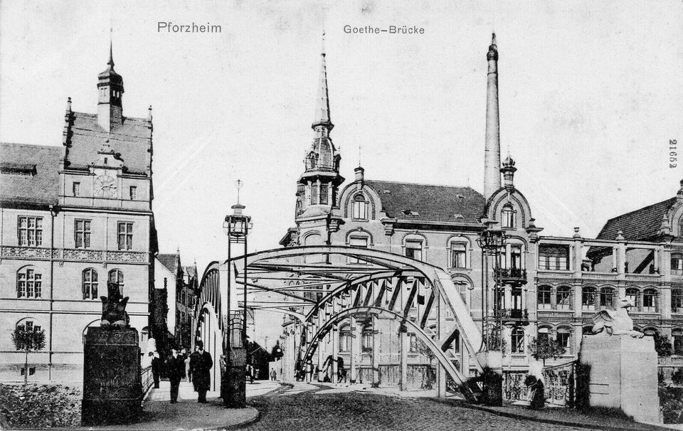 Datei:Reuchlingymnasium (links), Fabrikantenvilla der Doubléfabrik Fr. Kammerer (rechts), Goethestraße 2 in Pforzheim, erbaut 1895.jpg