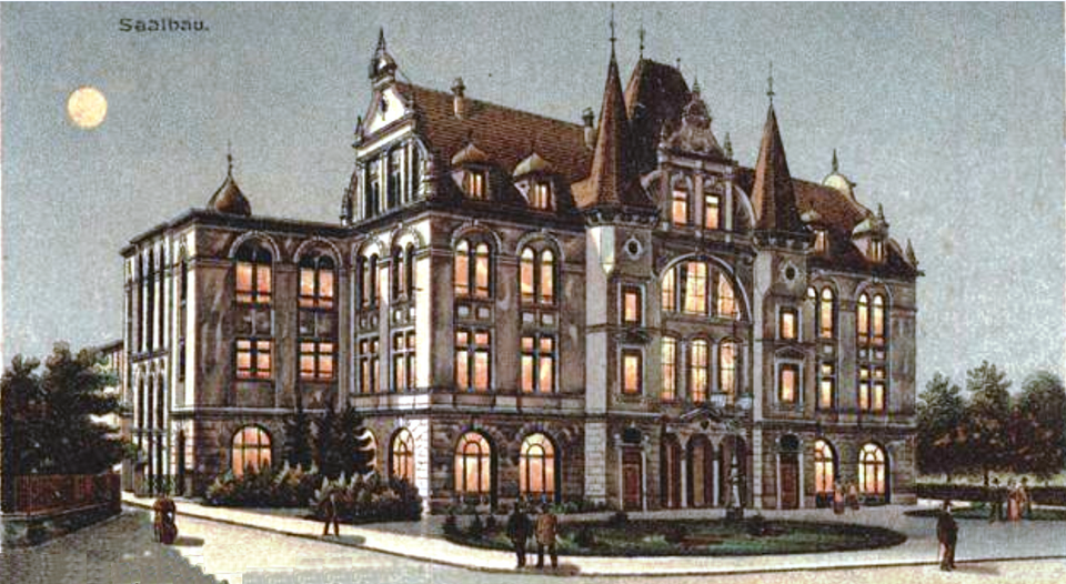 Datei:Pforzheim, Saalbau, Vorderansicht, Blick von der Jahnstraße, Entwurf Stadtbaumeister Alfons Kern, eingeweiht am 20. Mai 1900, zerstört Heiligabend 1944 (Zeichnung).png