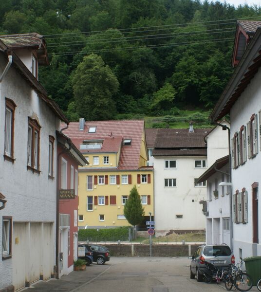 Datei:Schleifmühlenweg Richtung Gewässer.JPG