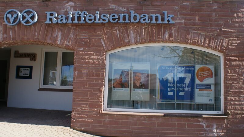 Datei:Eingang RaiffeisenbankZavelstein.jpg