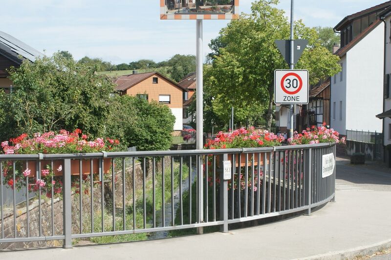 Datei:Anfang Schloßstraße Weiler.JPG