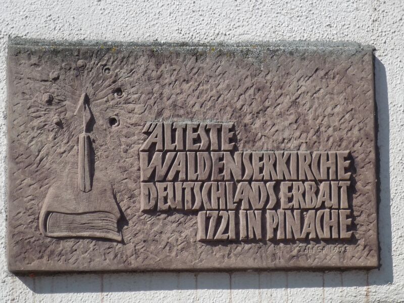 Datei:Pinache-Kirche-Schild.jpg