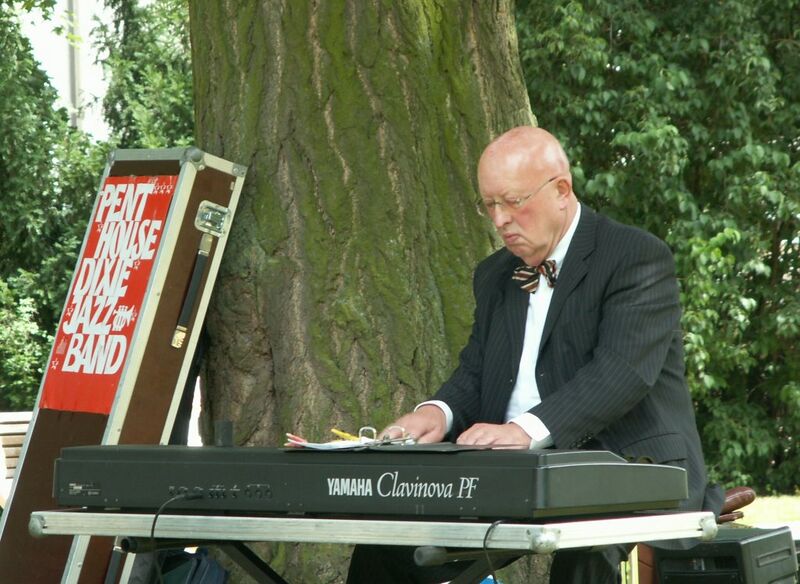 Datei:2007 Bibi Kreutz Stadtgarten.jpg