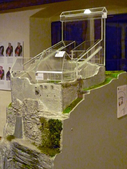 Datei:Mühlacker Museum Burgmodell.jpg