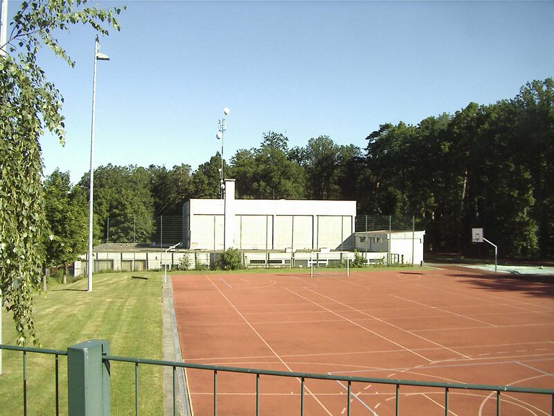 Datei:Engelsbrand-Mehrzweckhalle.jpg