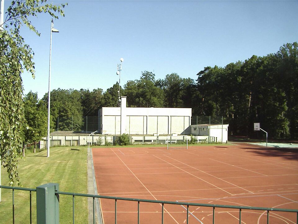 Datei:Engelsbrand-Mehrzweckhalle.jpg