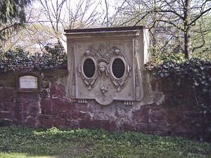 Oststadtpark-Grabstein.jpg