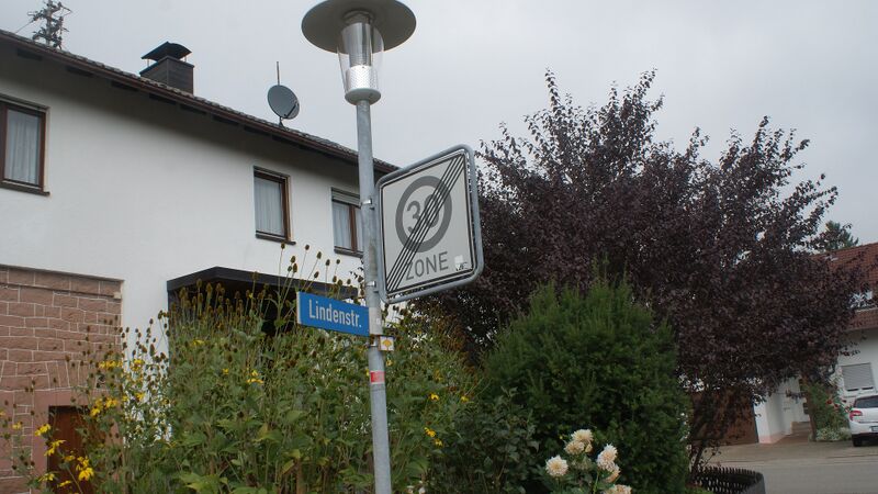 Datei:Lindenstraße Herrenalb.JPG