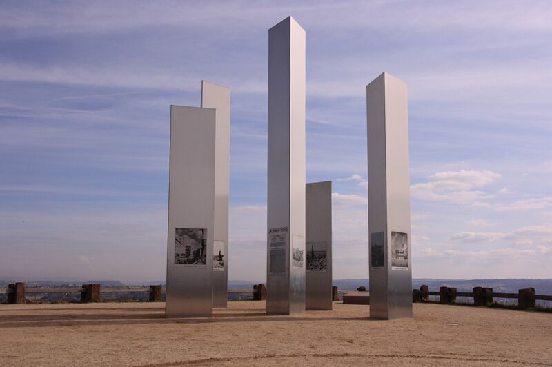Datei:Wallberg Stelen.jpg