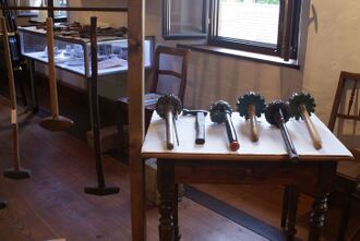 Hämmer im Museum.Schafhof.jpg