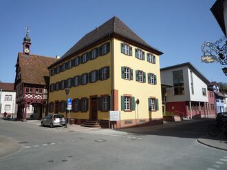 Koenigsbach-rathaus-mit-neubau.jpg