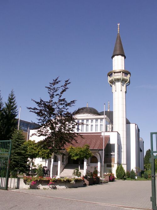 Datei:Fatih-Moschee Front.jpg
