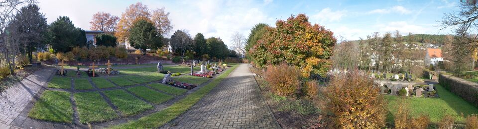 Datei:Friedhof Rohrdorf Reihengraeber.jpg