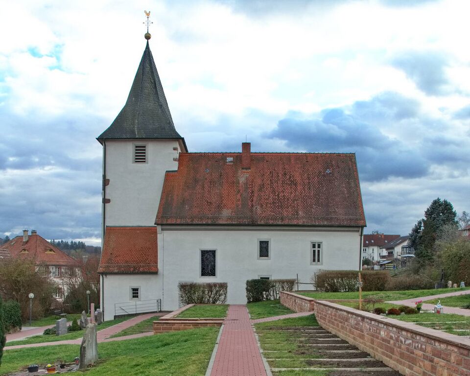 Datei:Kirche St. Martin Friedhof.jpg