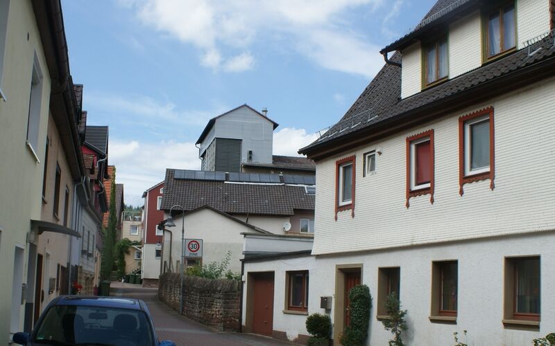 Datei:Mühlbachstraße Ricjtung Mühle Keltern.JPG