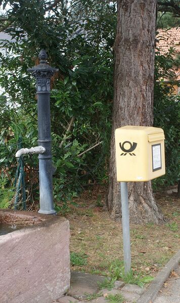 Datei:Vor Hotel Linde.JPG