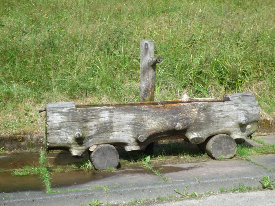 Datei:Lautenhof-Brunnen.jpg