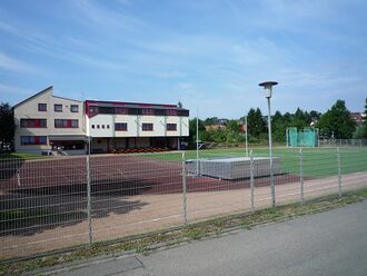 Noettingen-Sporthalle-Platz.jpg