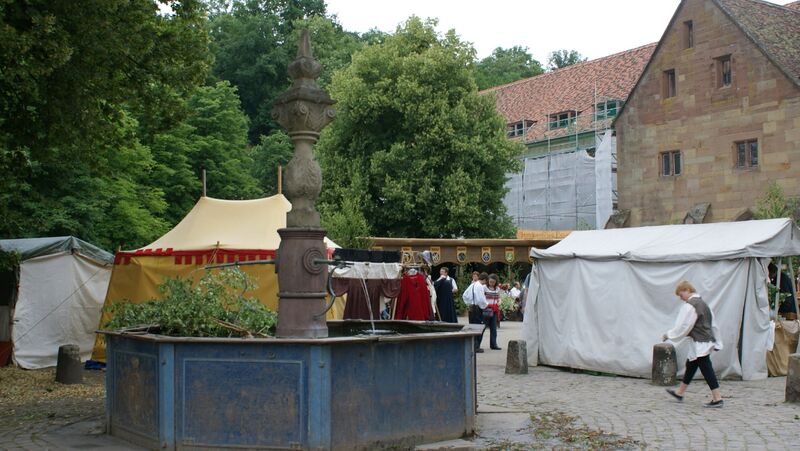 Datei:Brunnen im Klosterhof..jpg