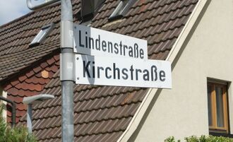 Straßenschilder Lindenstraße Kirchstraße.jpg