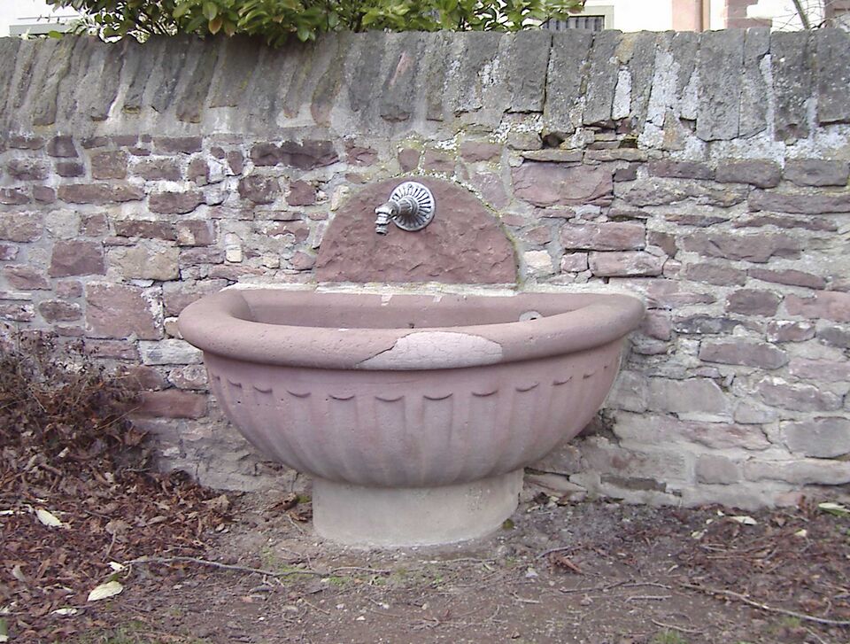 Datei:Brunnen Stadtmuseum.jpg