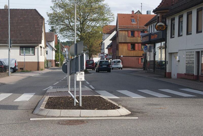 Datei:Gruppenstraße in Straubenhardt.JPG