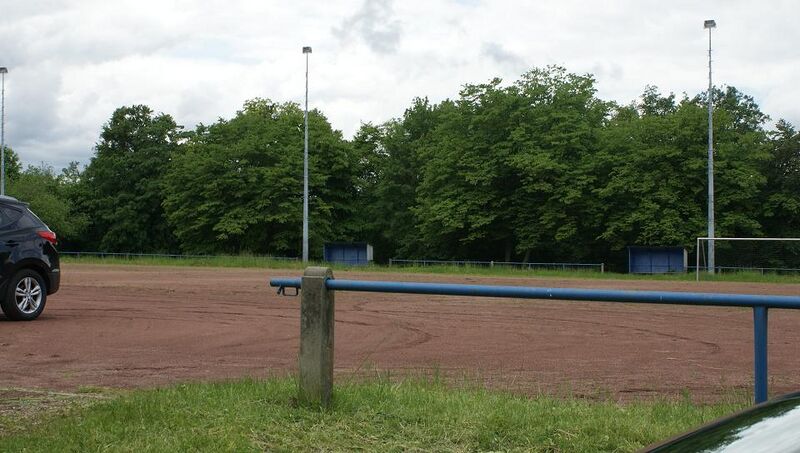 Datei:Hartplatz 1. FC Ersingen.JPG