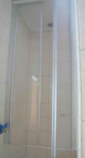Datei:Dusche im Wanderheim Dobel.JPG