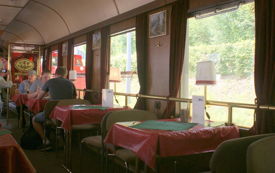 Datei:Innenraum des Dampfzuges.JPG