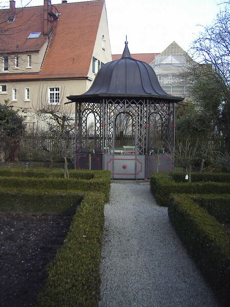 Datei:Kräutergarten Pavillon.jpg