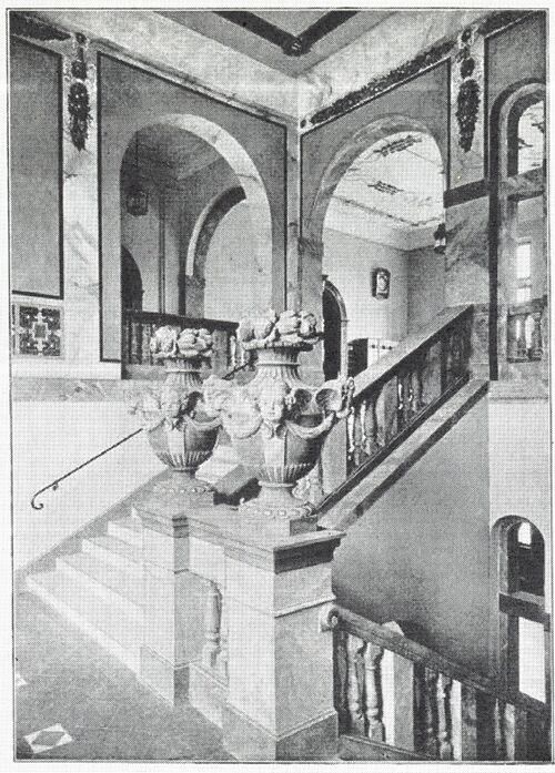 Datei:Pforzheim, Altes Reuchlin-Gymnasium, Simmlerstraße Ecke Goethestraße, Einweihung am 9.2.1905, Entwurf Bezirksbauinspektor Heinrich Henz, Treppenhaus.jpg