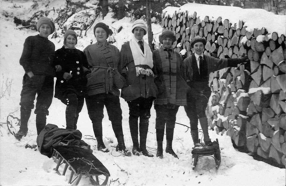 Datei:Bad Herrenalb Rodelgruppe 1921.jpg