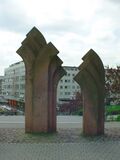 Skulptur zur Erinnerung an das historische Schlosstor am Schlossberg