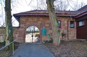 2022-03-22 Friedhof Illingen-Schützingen Eingang unten.jpg