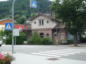 Bad-Wildbad-Bahnhof-Nebengebaeude.jpg