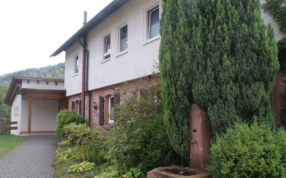 Datei:Pfarrhaus und Gemeindehaus Enzklösterle.jpg