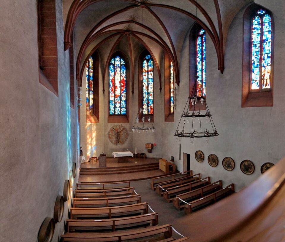 Datei:Barfüßerkirche Innen oben.jpg