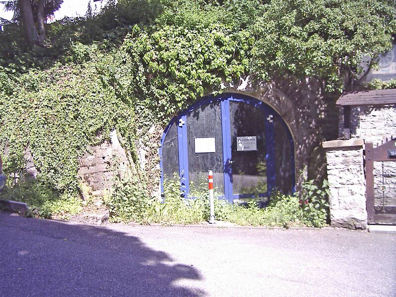 Datei:FelsenkellerBernhardstrasse.jpg