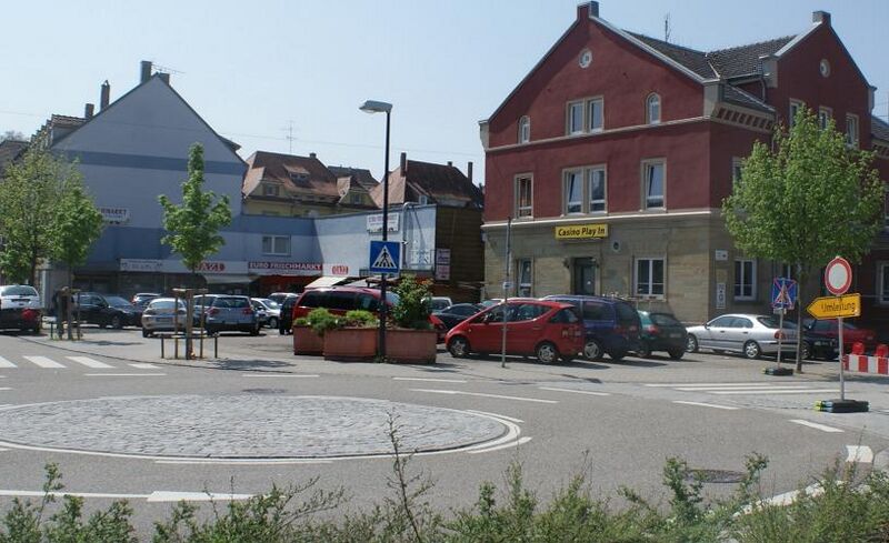 Datei:Kreisel Anfang Bahnhof.JPG