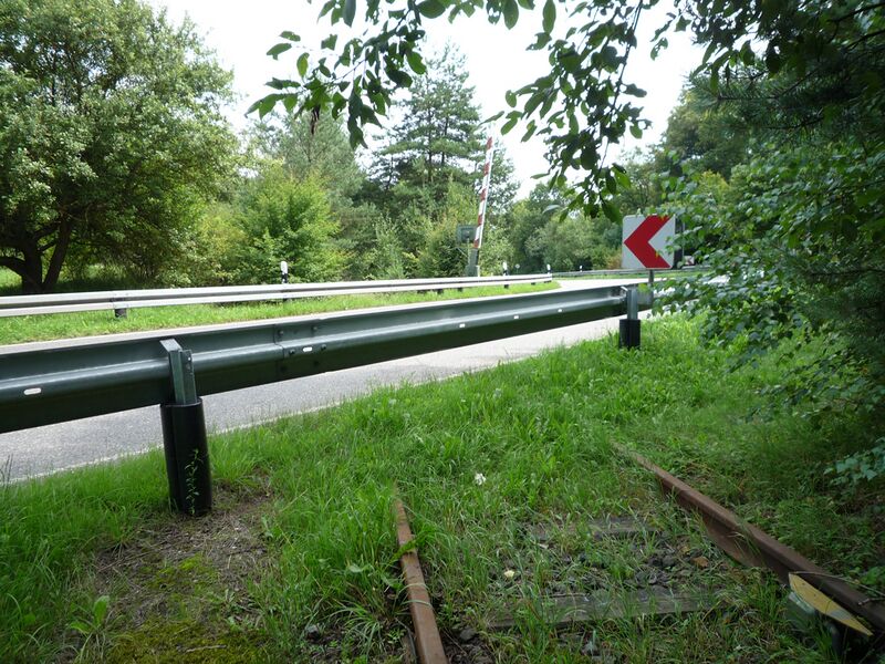 Datei:Ostelsheim-Schranke.jpg