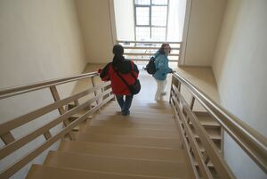 Treppe zur Empore.jpg