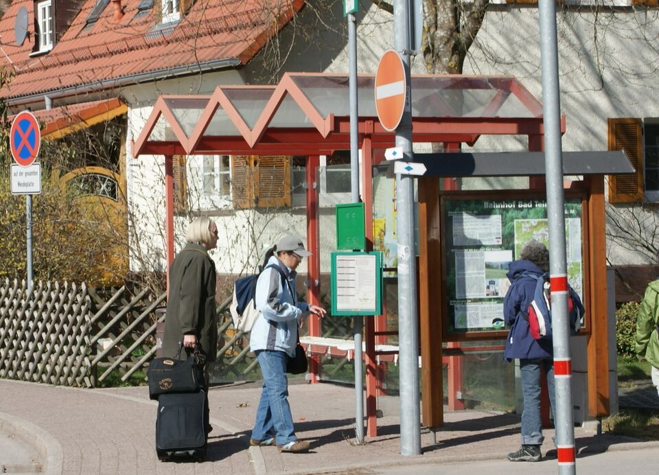 Datei:Haltestelle Bahnhof Bad Teinach.jpg