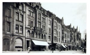 Pforzheim, Westliche Karl-Friedrich-Straße 96-88, erbaut 1899 bis 1900 nach Entwürfen der Architekten Josef Roos, Oskar Berger und Christian Hering.jpg